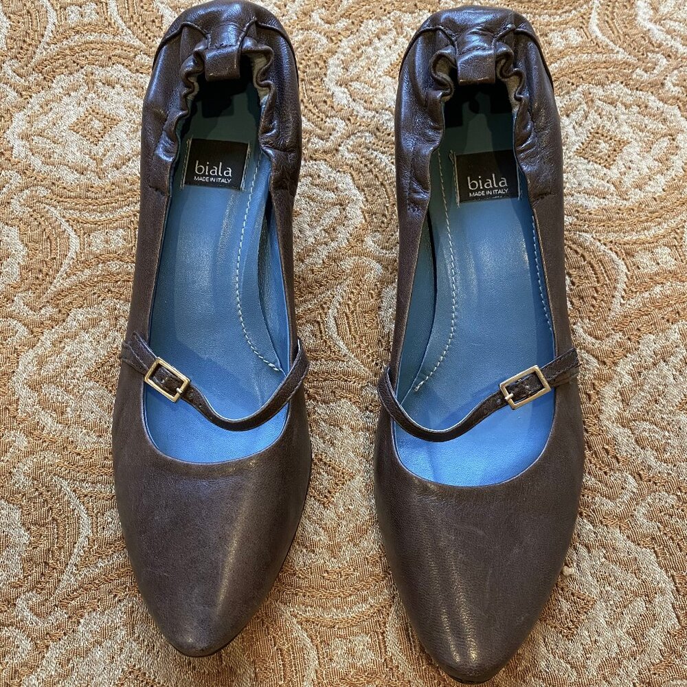 Biala Leather Kitten Heel Pumps -- Made in Italy -- 9M